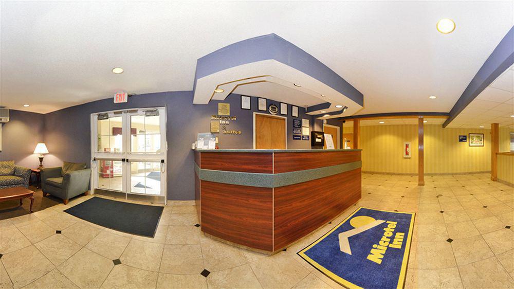 Microtel Inn & Suites By Wyndham Philadelphia Airport Buitenkant foto